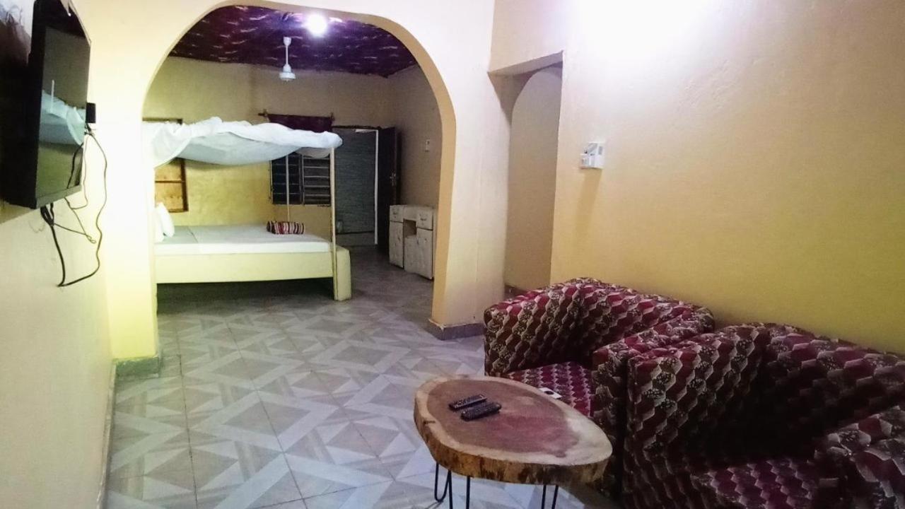 Baba Lao Hotel Малинди Экстерьер фото