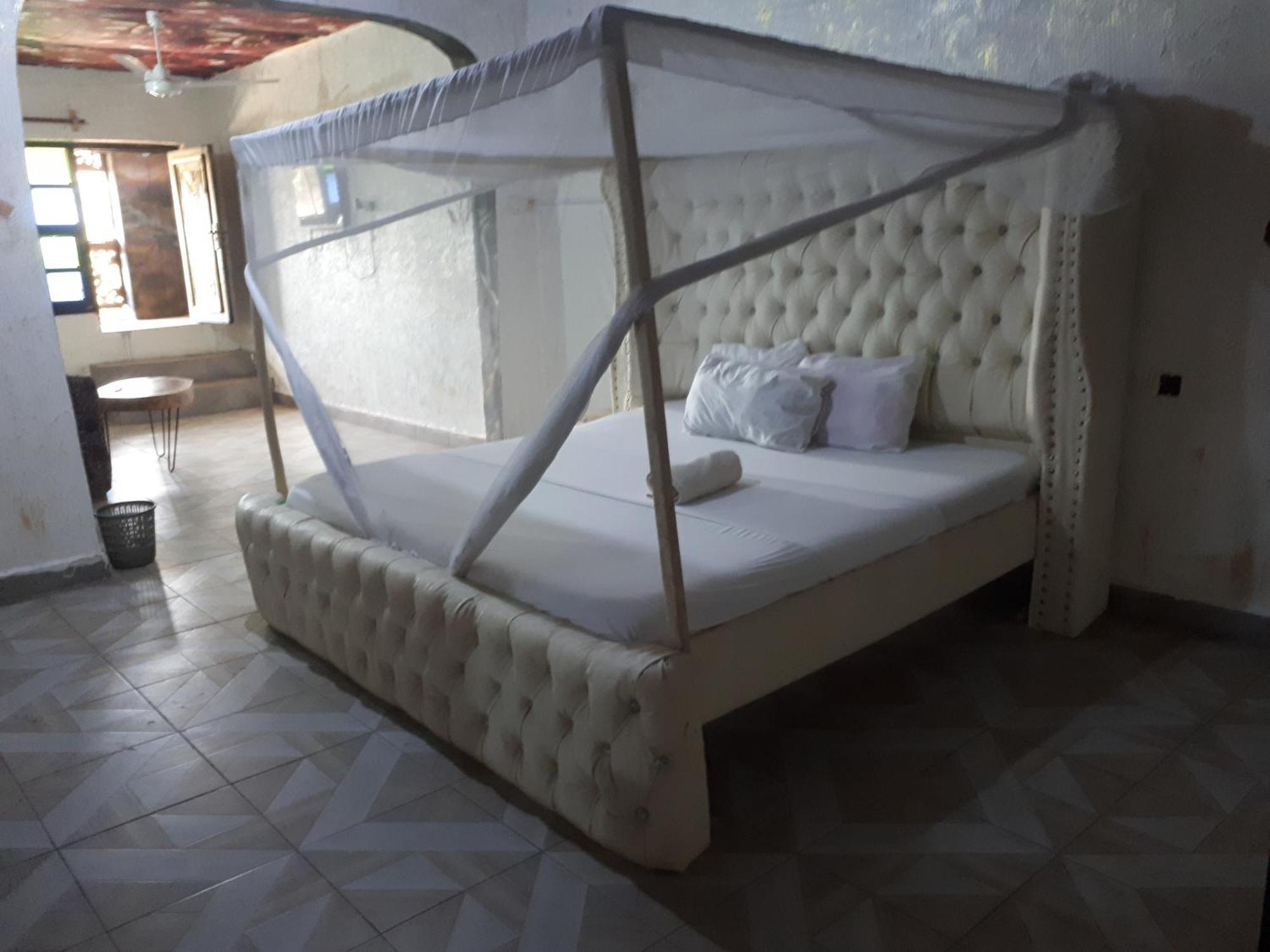 Baba Lao Hotel Малинди Экстерьер фото